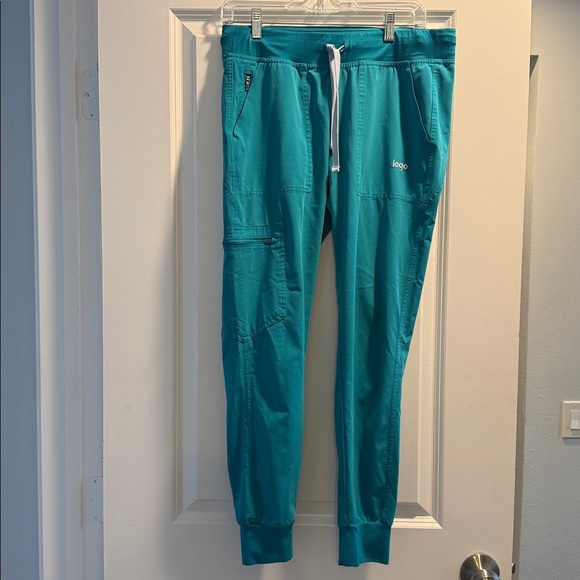 Lago Scrub Set - Picture 2 of 7